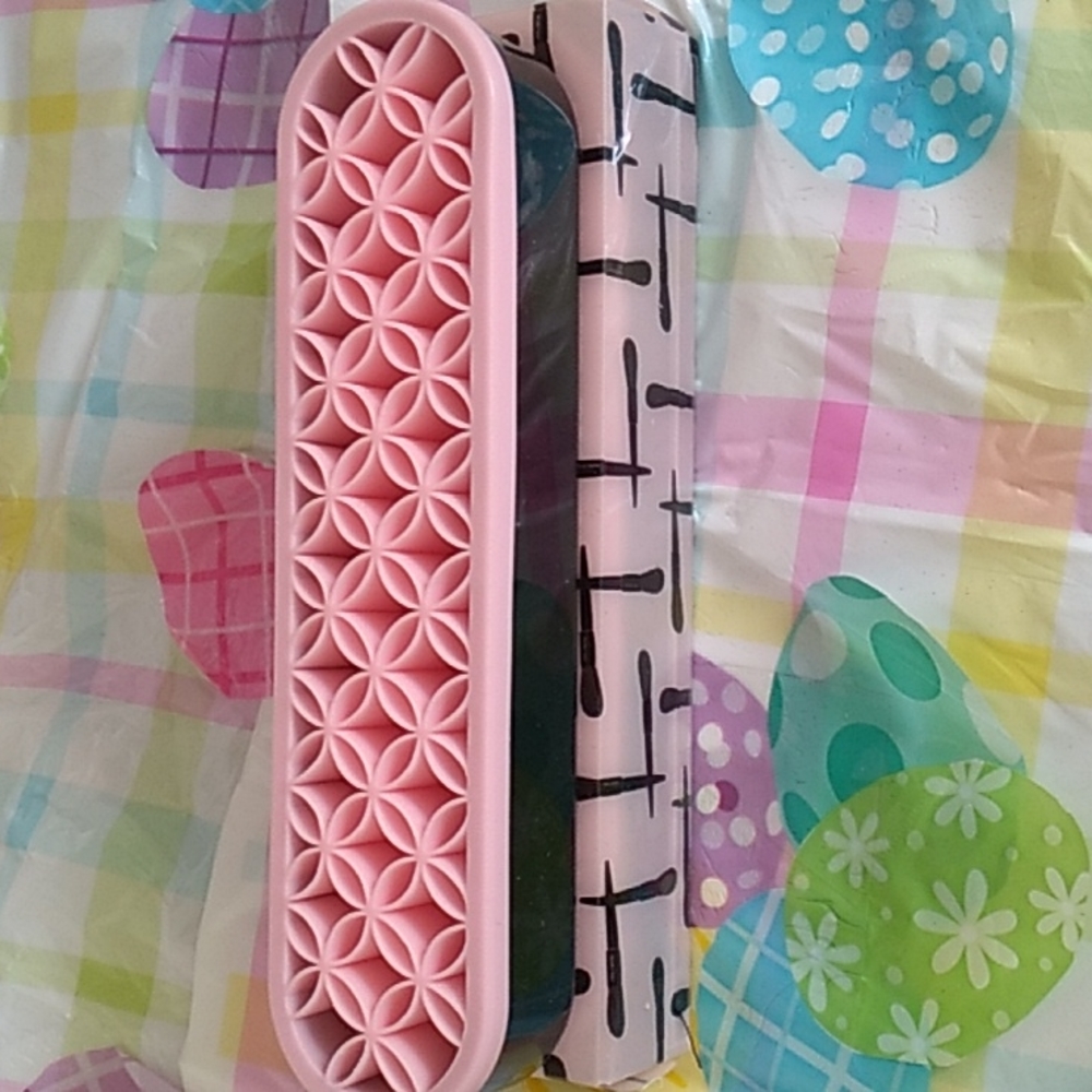 Brush organizer